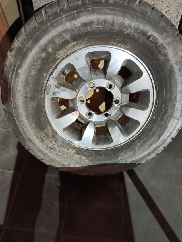 Rueda Opel Frontera 235/75r15.Dunlop sp