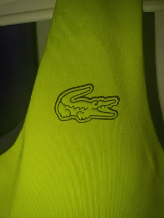 Top deportivo Lacoste verde  TALLA M