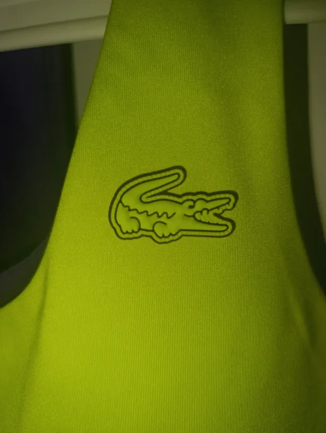 Top deportivo Lacoste verde  TALLA M