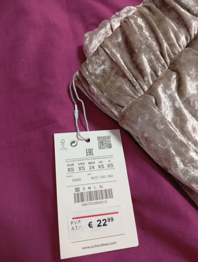 Conjunto deportivo Pull&Bear dorado talla S