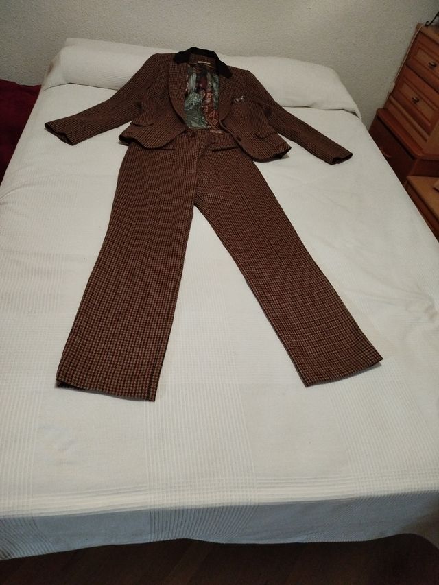 Traje de chaqueta y pantalón Gallo