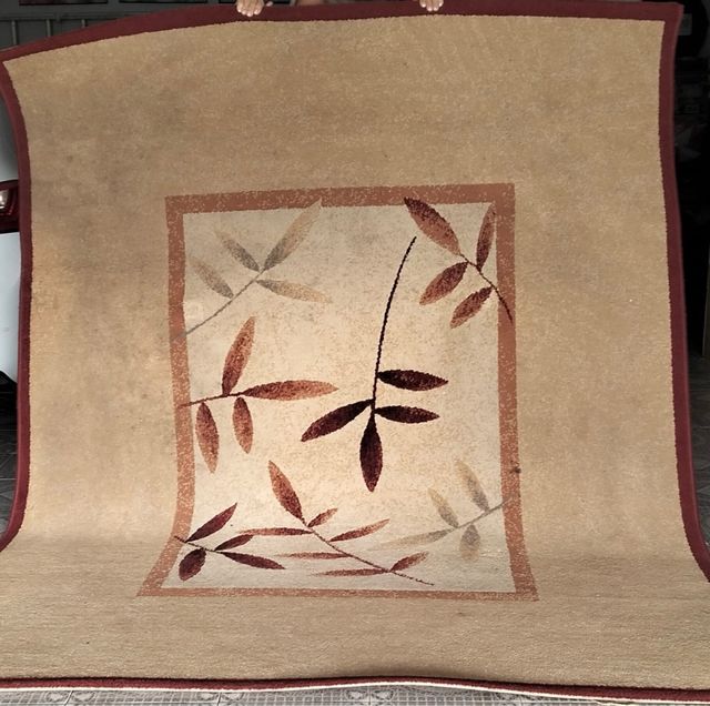 Alfombra 2.5x2 m con diseño floral