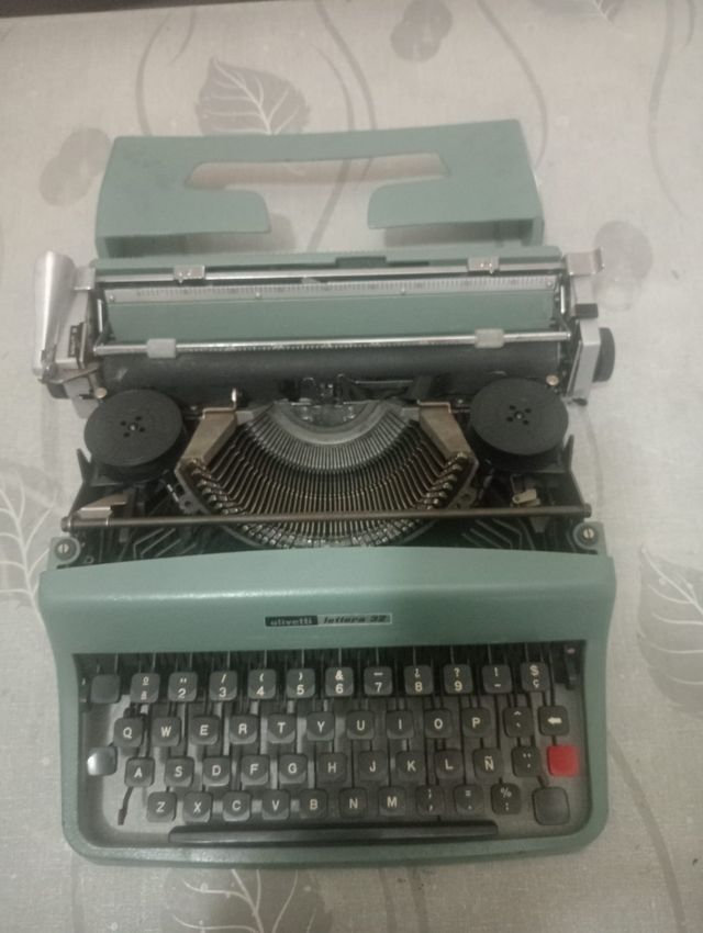 Máquina de escribir Olivetti Lettera 32