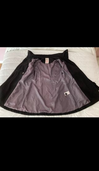 Abrigo paño negro ajustado a la cintura