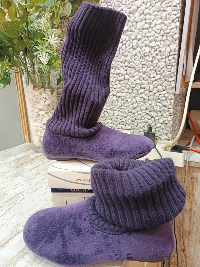 Zapatilla de casa morada