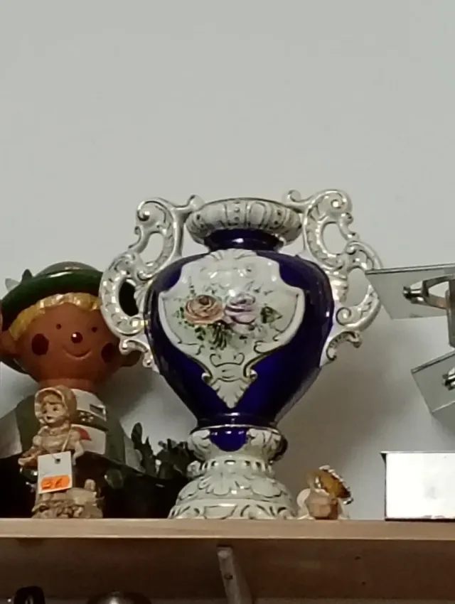 Jarrón Floredo azul con flores