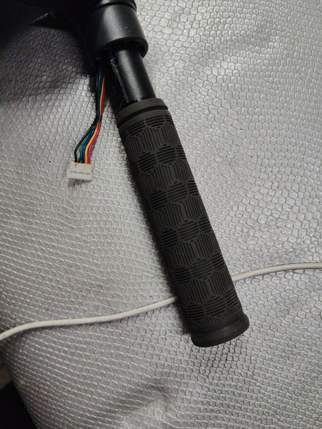 Manillar con pinza de freno y pantalla completa