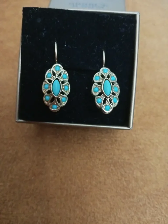 Pendientes antiguos dorados con turquesa