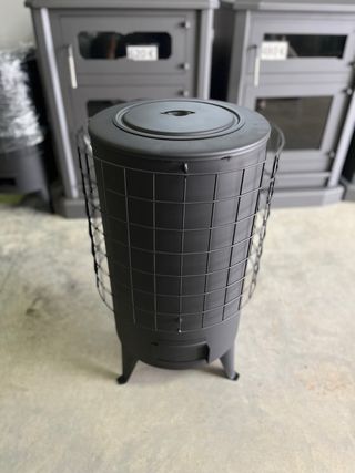 Estufa de leña negra