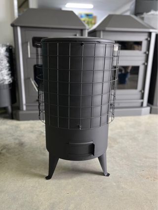 Estufa de leña negra