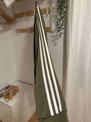 Chaqueta Adidas Verde con Rayas Blancas