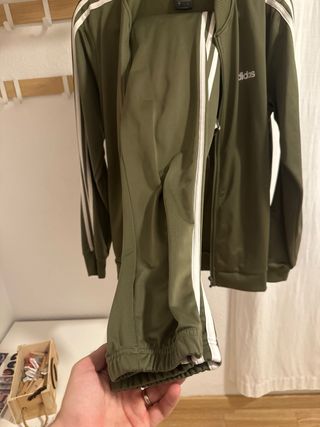 Chaqueta Adidas Verde con Rayas Blancas