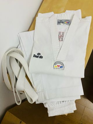 Kimono Taekwondo Daedo Blanco Talla 160cm