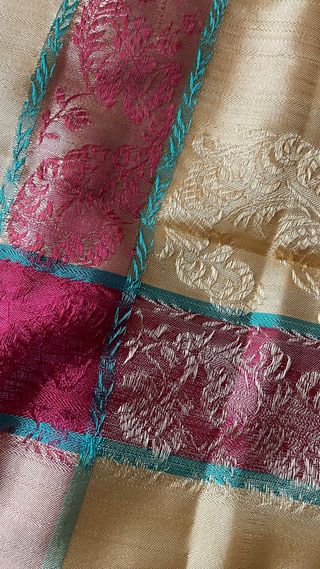 Manton adamascado amarillo y rojo