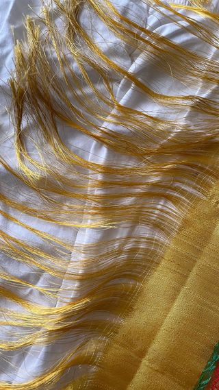 Manton adamascado amarillo y rojo