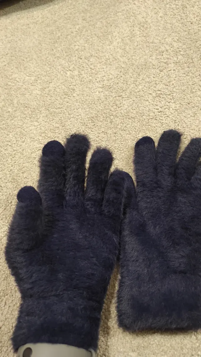 Guantes de pelo azul con huella táctil