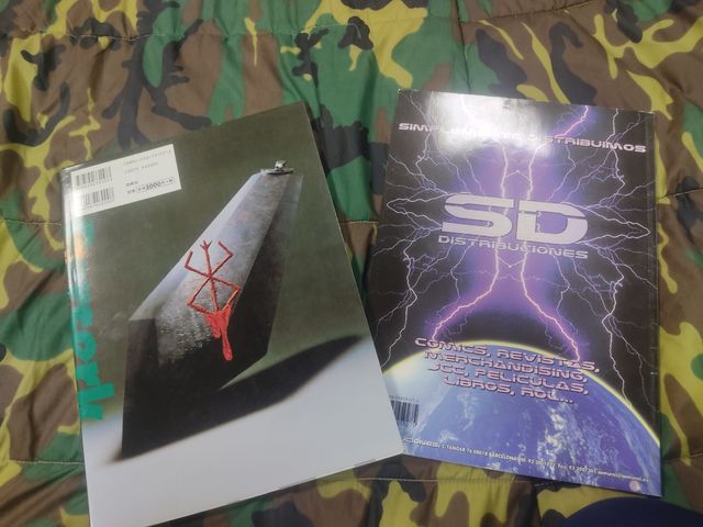 Berserk Kenpudenki Kanzen Kaisekisho art book (...