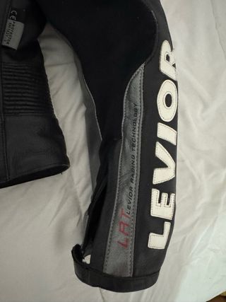 Mono de cuero Levior 2 piezas