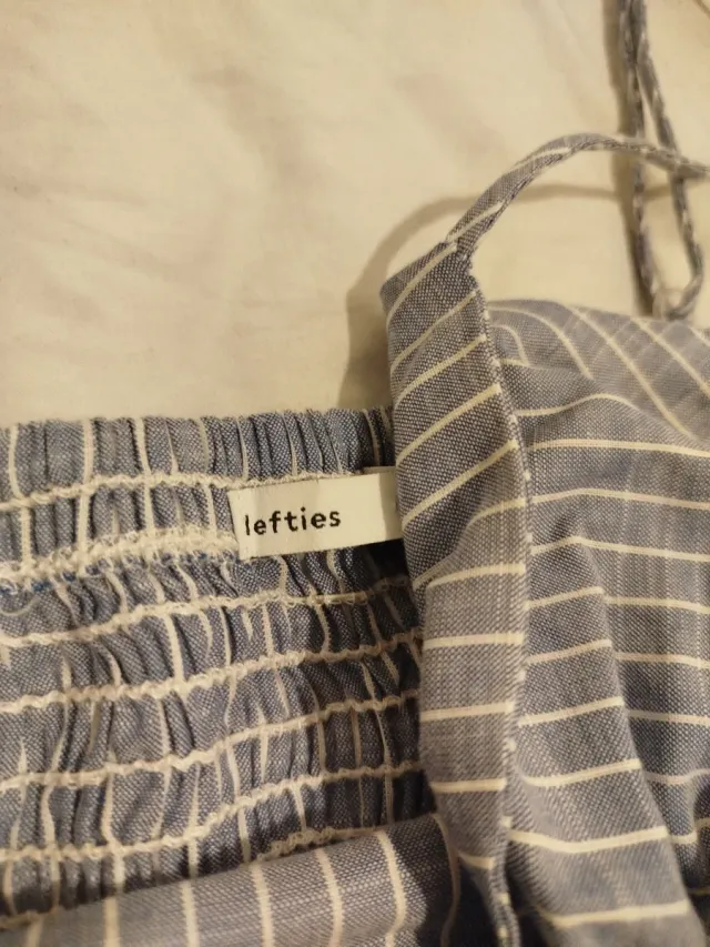 Top corto de rayas con nudo