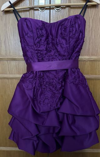 Vestido de fiesta con morado