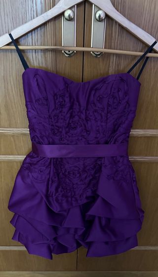 Vestido de fiesta con morado