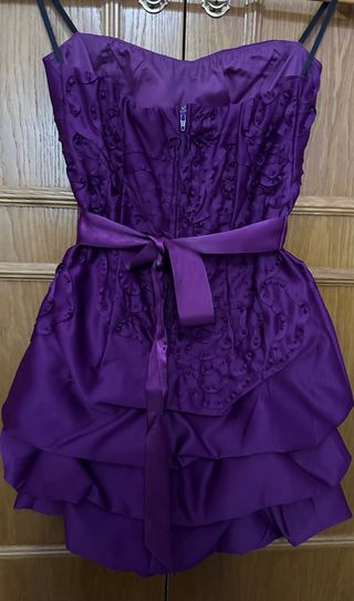 Vestido de fiesta con morado