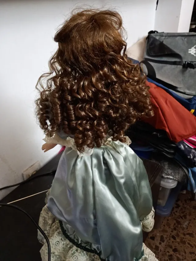 Muñeca de porcelana antigua