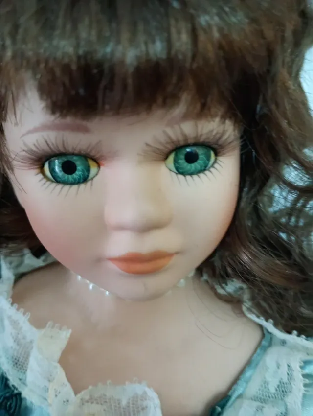 Muñeca de porcelana antigua