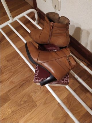 Botines de cuero marrón