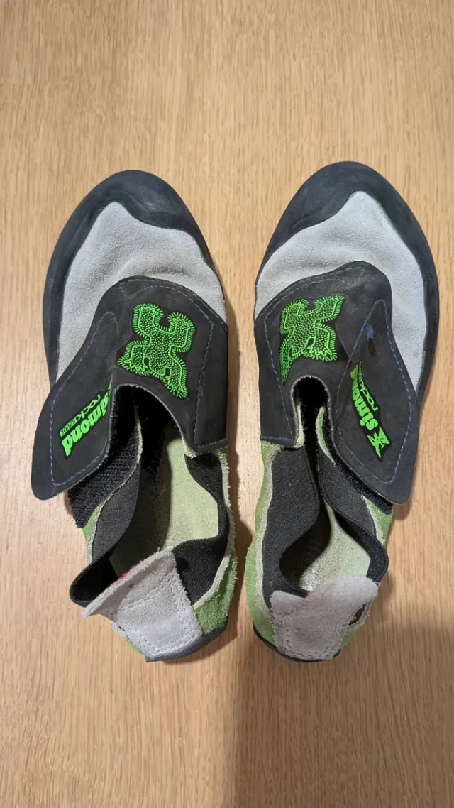 Pies de gato Simond grises y verdes como nuevos