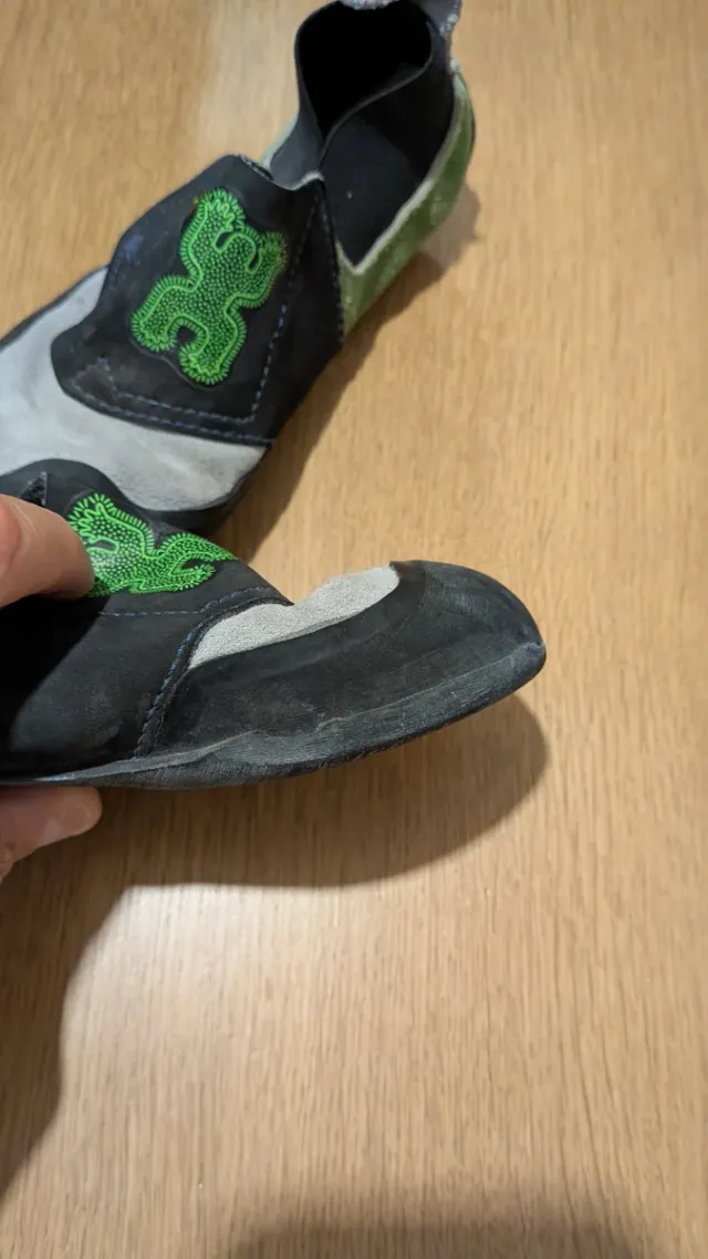 Pies de gato Simond grises y verdes como nuevos