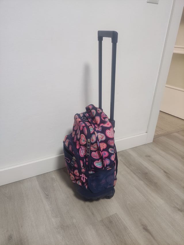 Mochila Totto niña con ruedas pequeña.