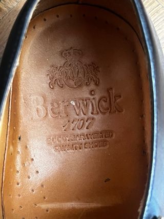 Zapatos Doble Hebilla Berwick Negros