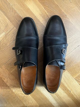 Zapatos Doble Hebilla Berwick Negros