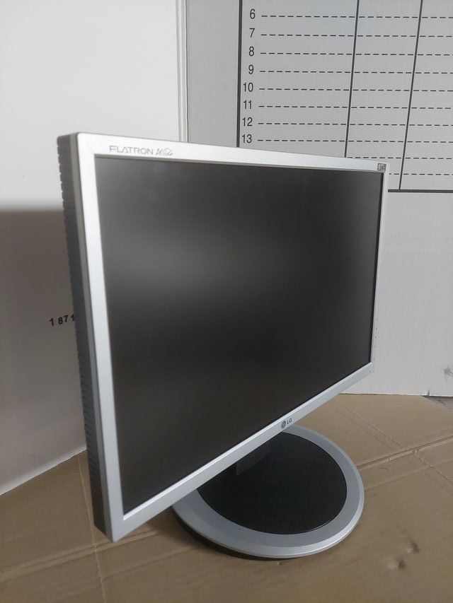 Monitor LG FLATRON M 19 Plata/Negro