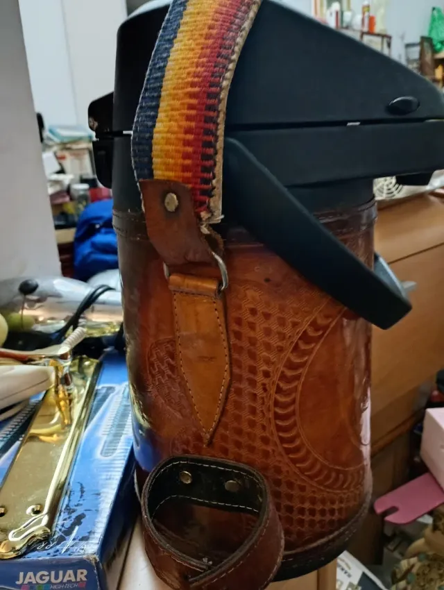 Termo de viaje con funda de cuero