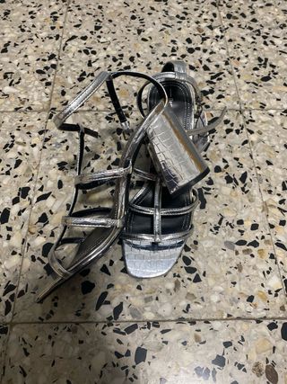 Sandalias Bershka plateadas
