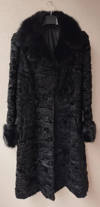 Abrigo vintage de astracán negro
