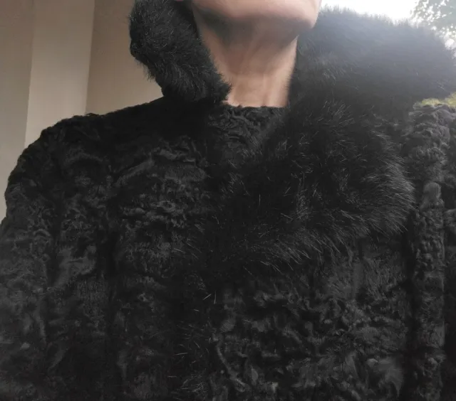 Abrigo vintage de astracán negro