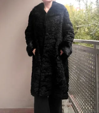 Abrigo vintage de astracán negro