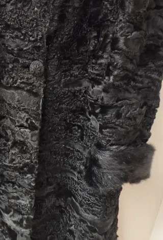Abrigo vintage de astracán negro