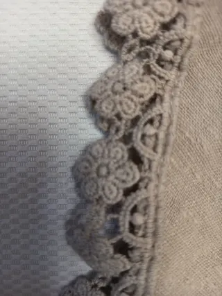 Blusa de tirantes beige con encaje