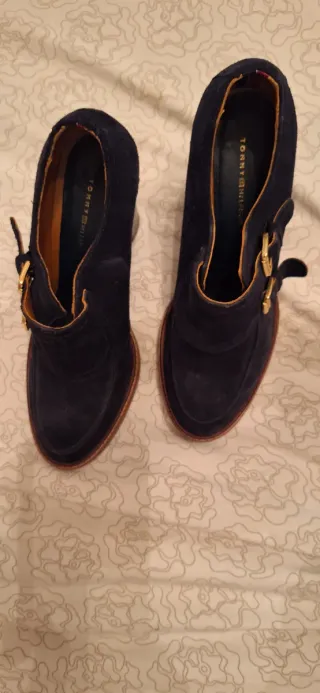 Botines de tacón Tommy Hilfiger azul y dorado