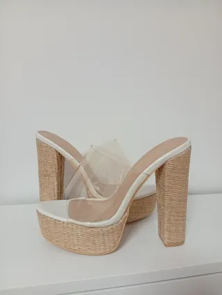 Sandalias plataforma tacón alto beige
