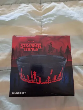 Dinner Set Stranger Things Netflix