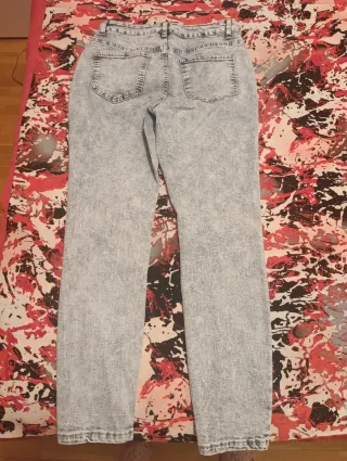 2 Pantalones vaqueros sin estrenar.