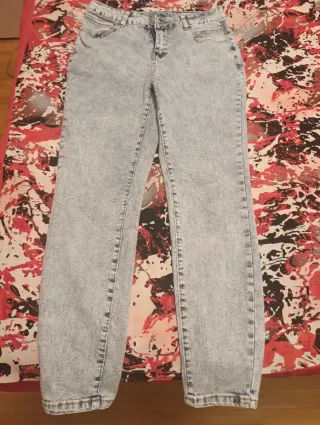 2 Pantalones vaqueros sin estrenar.