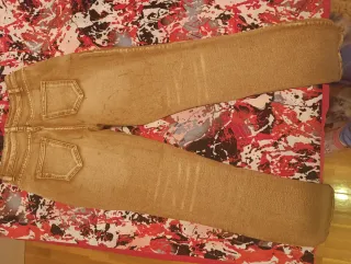 2 Pantalones vaqueros sin estrenar.