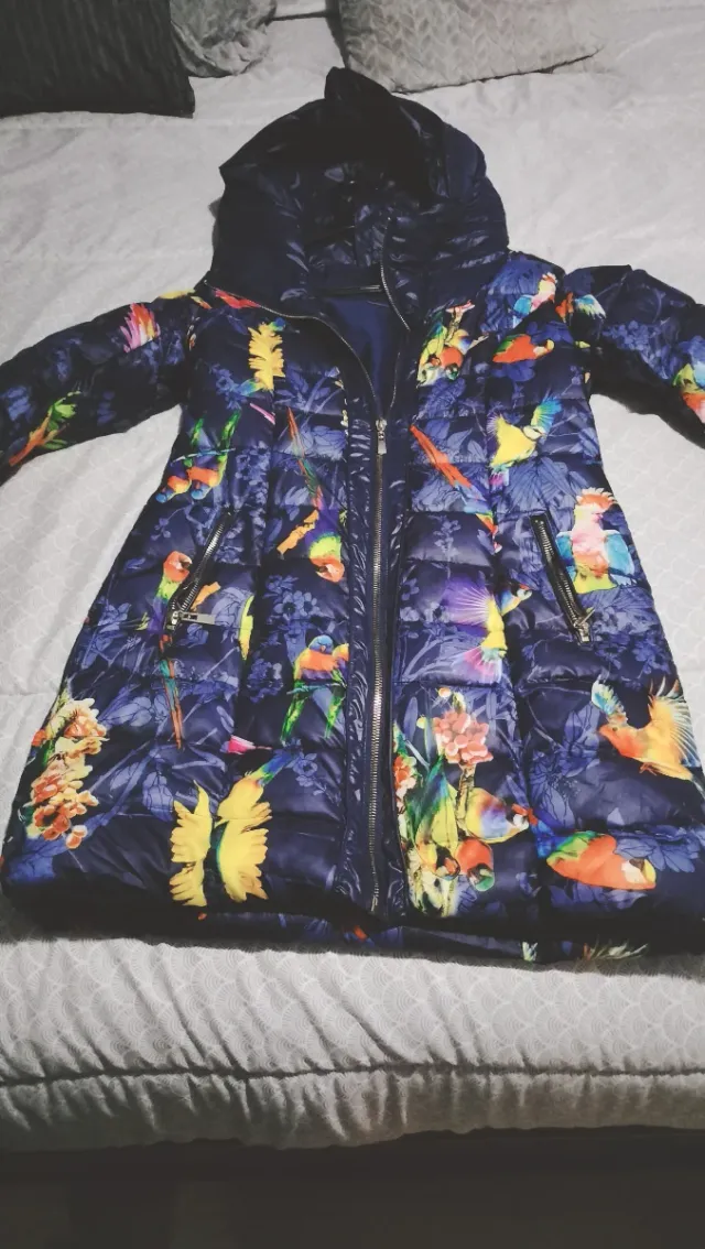 Cazadora estampada de loros para mujer
