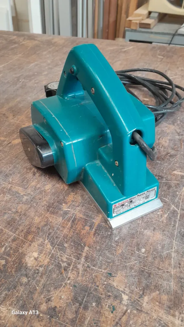 Cepillo Eléctrico Makita